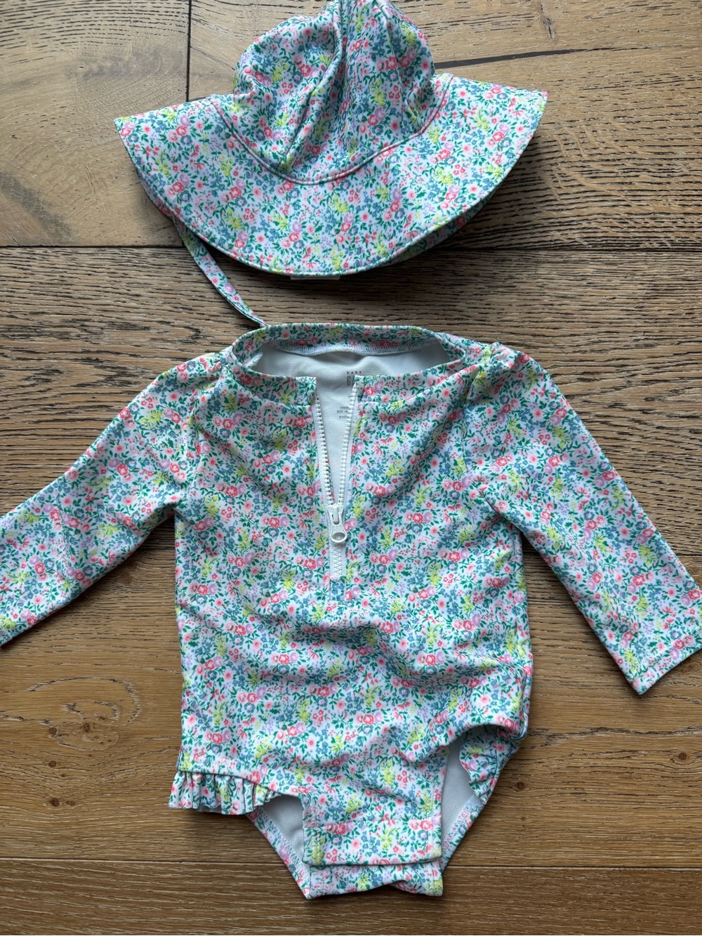 GAP Baby Floral Rash Guard Set in Pink, Green, White